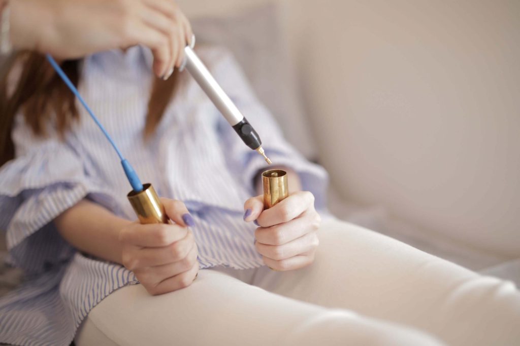 Bioresonanca se dela preko električnih elektrod.